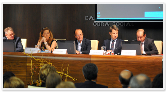 La mesa de ponentes, durante un momento de la jornada del 8 de julio, en Santander