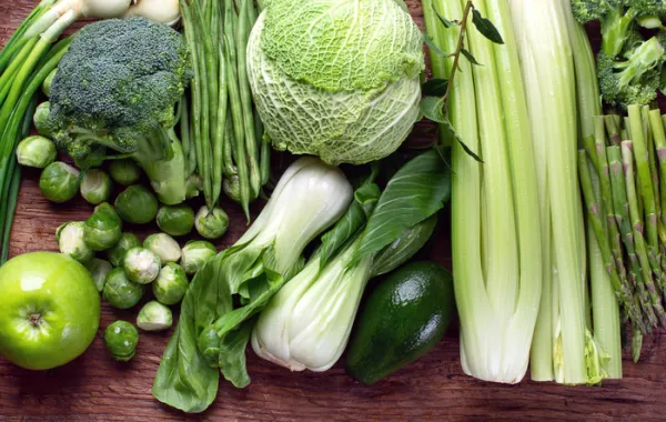 Foto de un surtido de verduras y frutas
