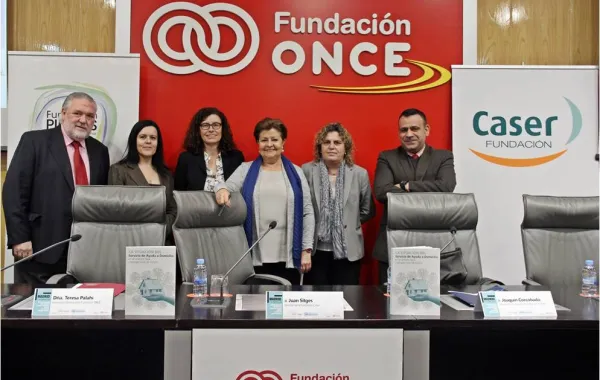 foto ponentes de la presentación de los libros de la Fundación Pilares, Fundación Caser y la FEMP