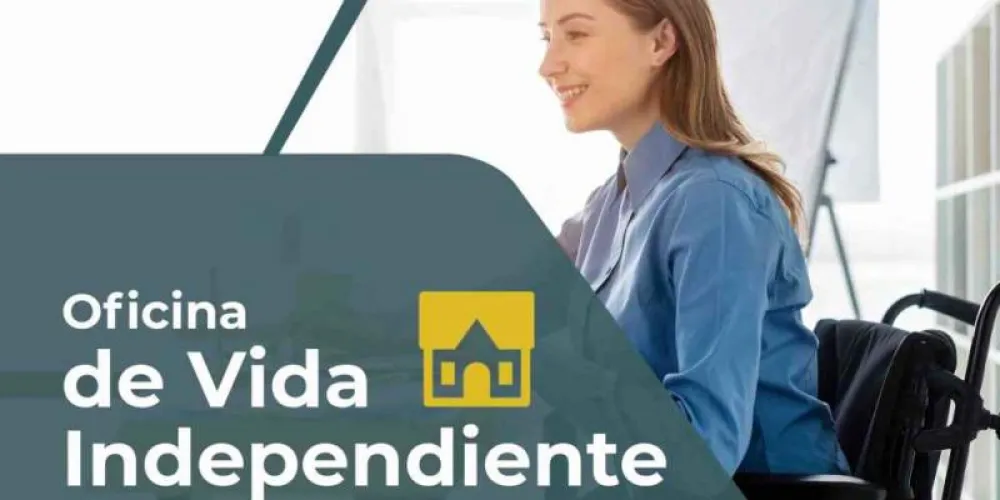 Foto de una mujer atendiendo un mostrador con el título de oficinas de vida independiente en Andalucía