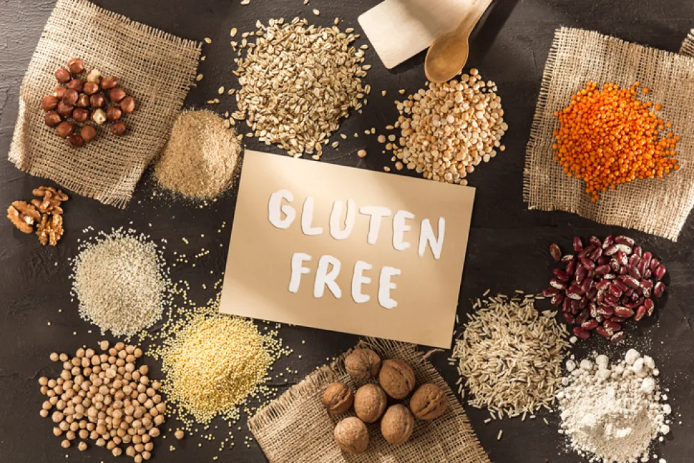 Foto de varios productos que llevan gluten con un cartel que dice libre de gluten