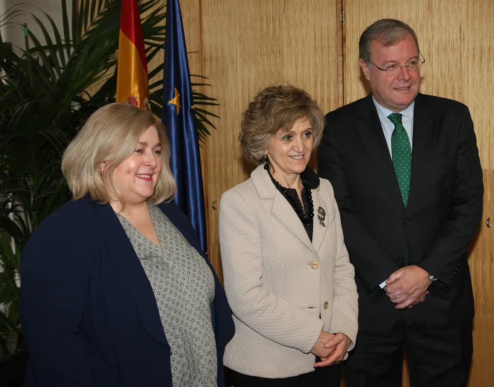 Foto de la ministra de Sanidad acompañado por el alcalde de León