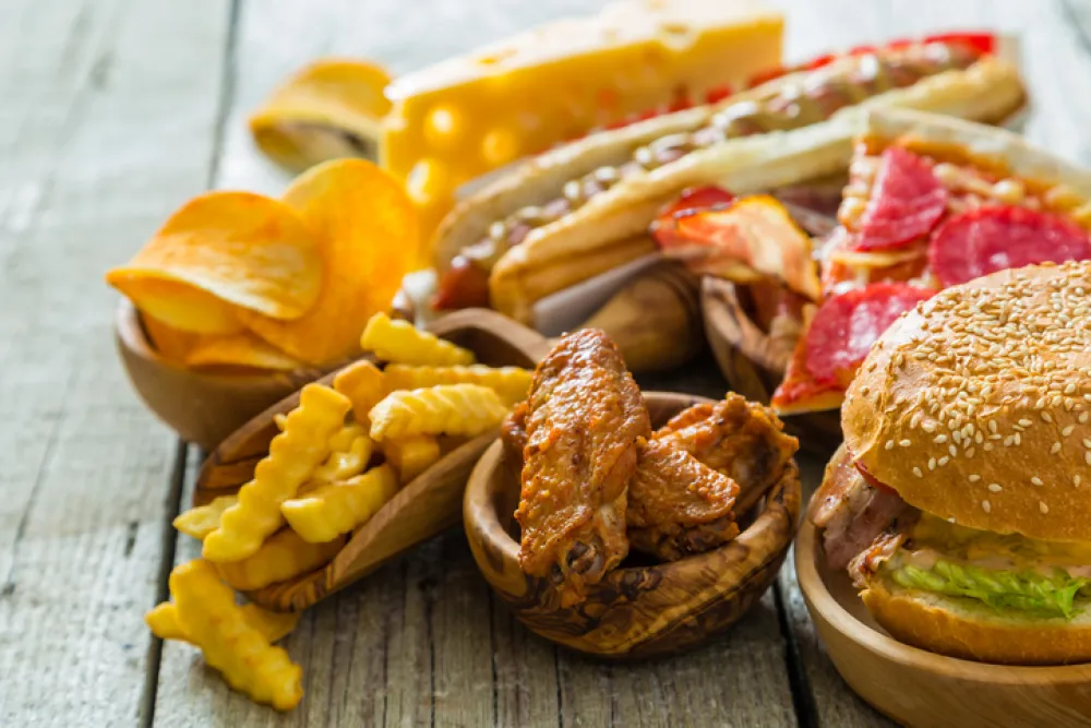 Foto de comidas con grasas, patatas, hamburguesas