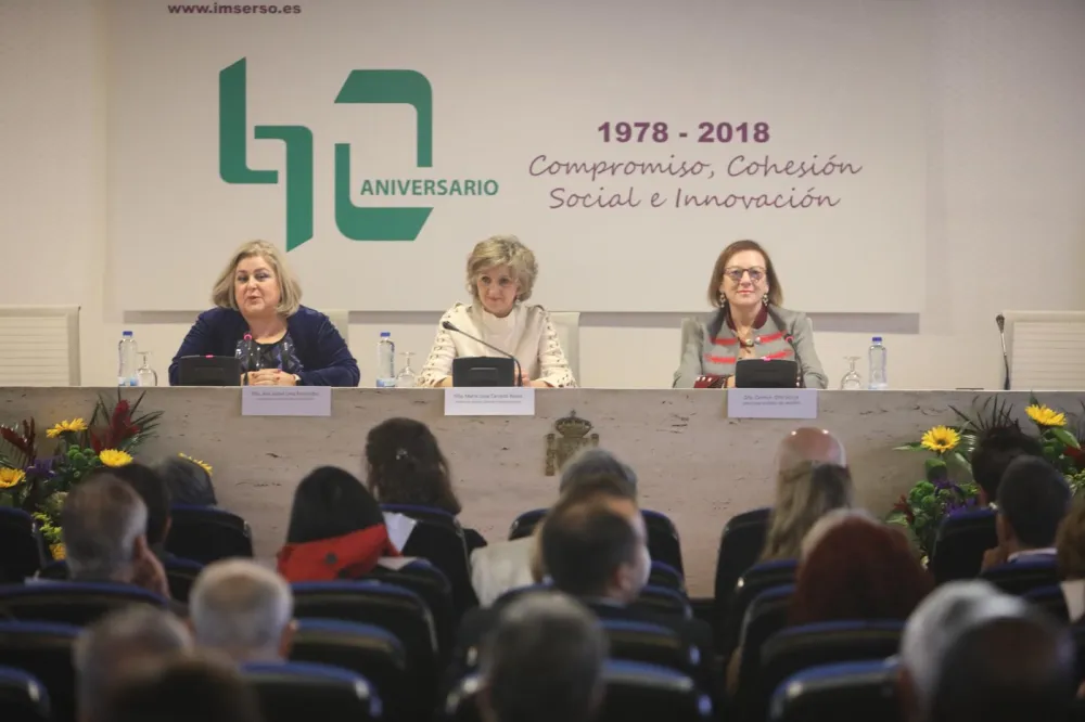 Foto de la celebracion del aniversario del imserso con personalidades