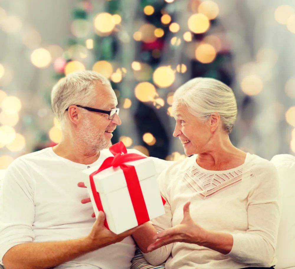 Foto de dos personas en Navidad